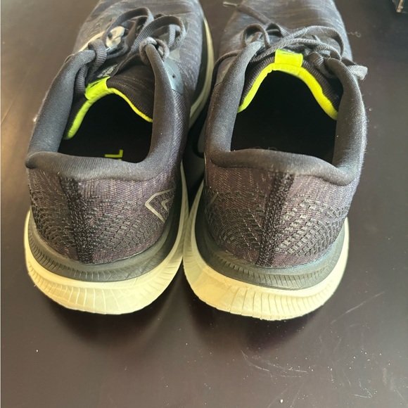 Men’s new balance running sneaker - Picture 2 of 5